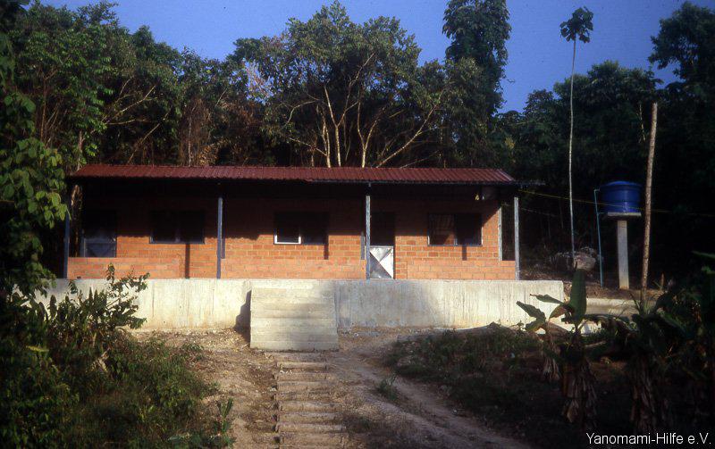 yanomami-indianer_gesundheitsstation